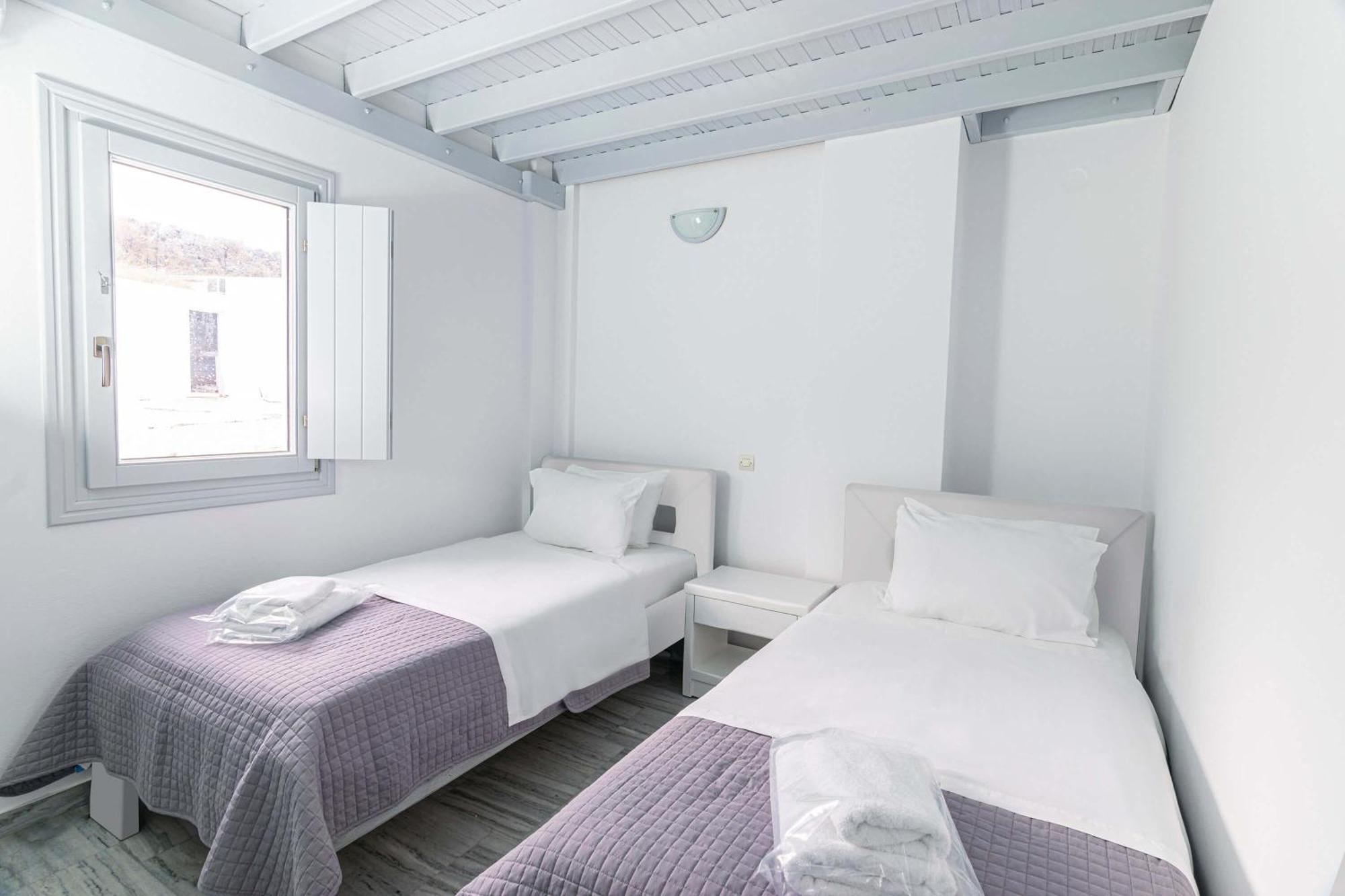 Phaos Santorini Suites 易莫洛林 外观 照片