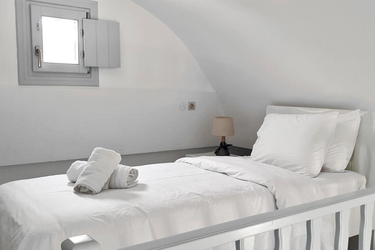 Phaos Santorini Suites 易莫洛林 外观 照片