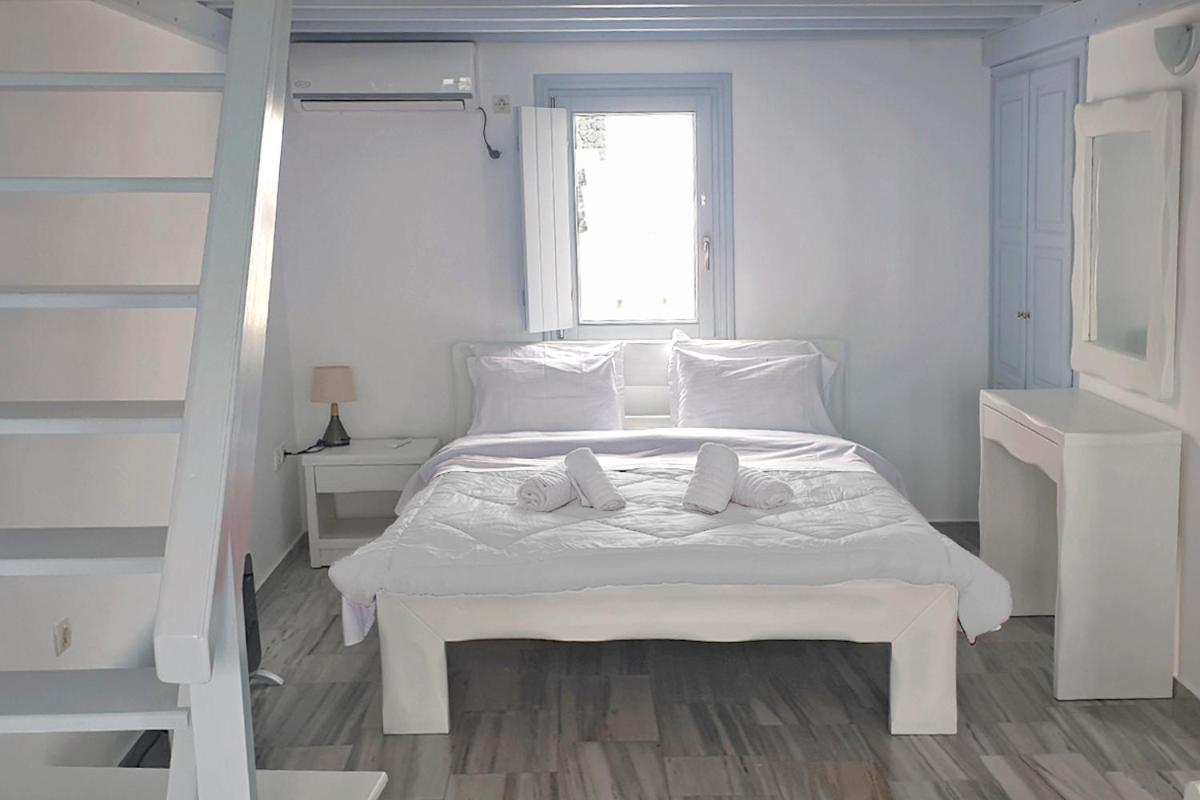 Phaos Santorini Suites 易莫洛林 外观 照片